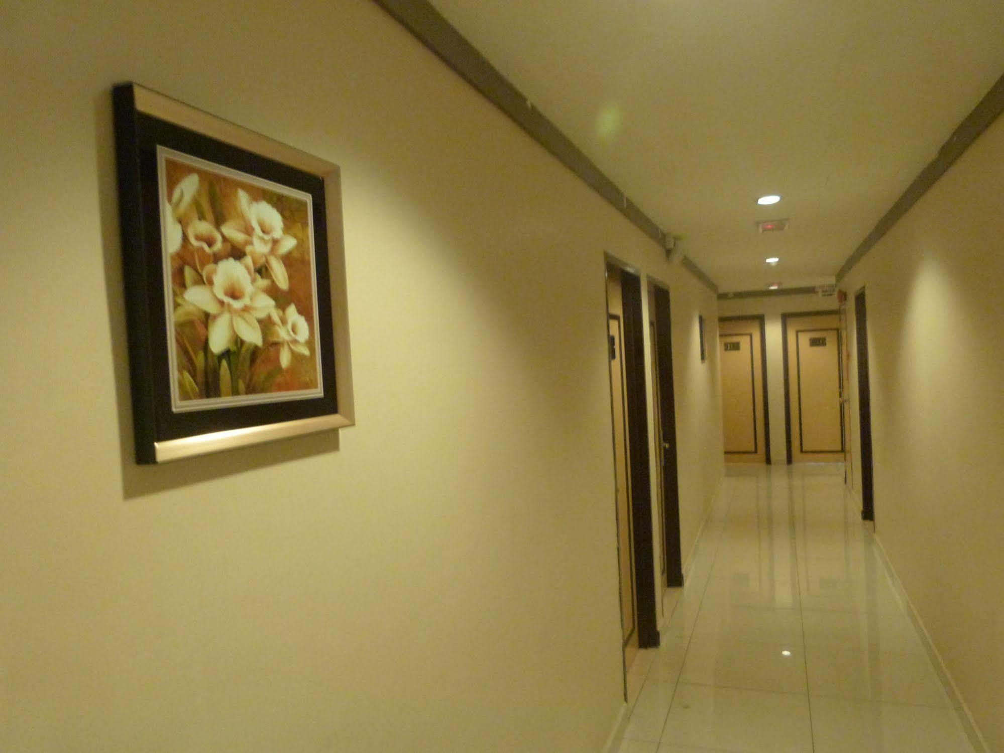 Aero Star Hotel Серембан Екстериор снимка