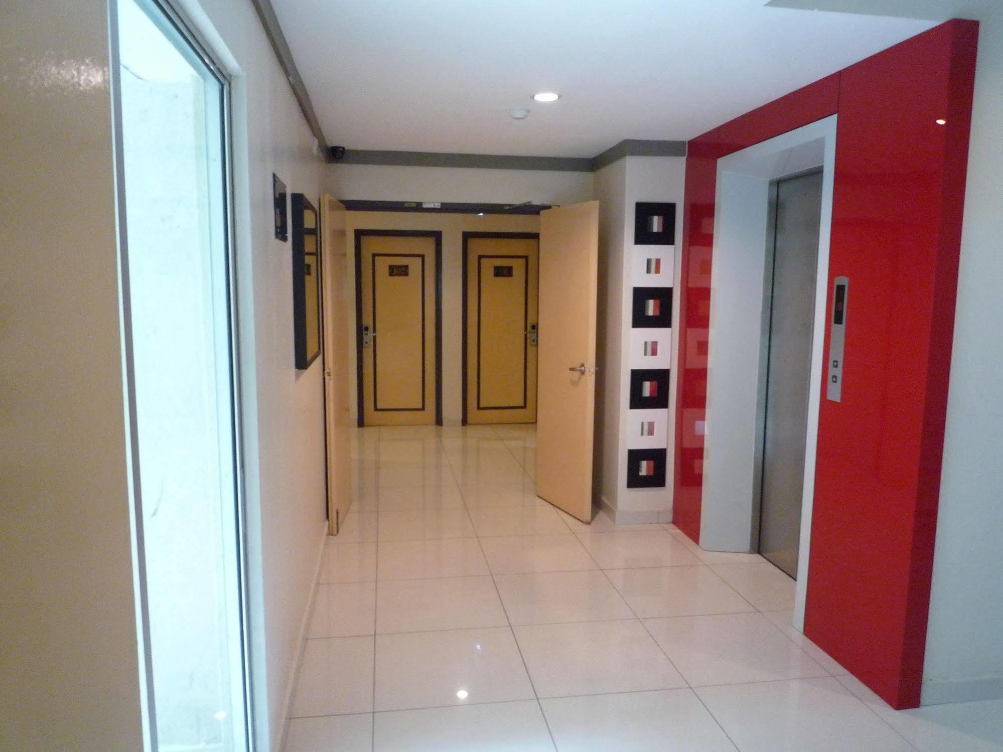 Aero Star Hotel Серембан Екстериор снимка